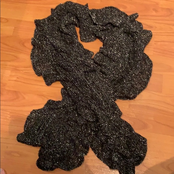 Stylish Ruffle Scarf - Picture 1 of 2